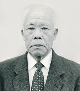 四代 荻原肇